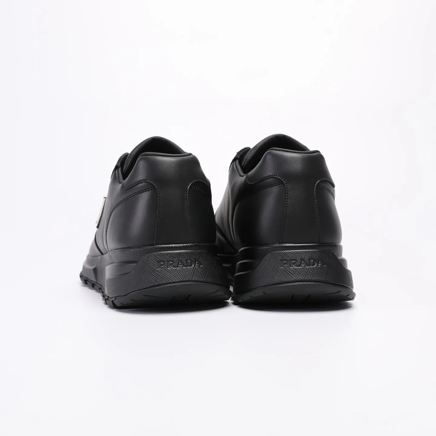 Batch 580 [PRADA] Men's shoes are popular in the counter, official website synchronization, high-quality shipments. Fabric: original cowhide with snakeskin. Lining: cowhide feet + cowhide lining. Outsole: original TPU + foam. Size: 38-46